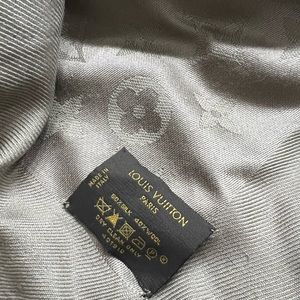 Louis Vuitton shawl Authentic - no snags or rips kept in box only used lightly
